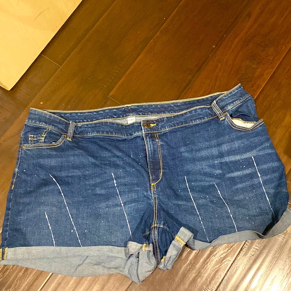 Old Navy Plus Size Denim Jean Shorts Paint Splatter Distressed size 24 Regular - Picture 1 of 6